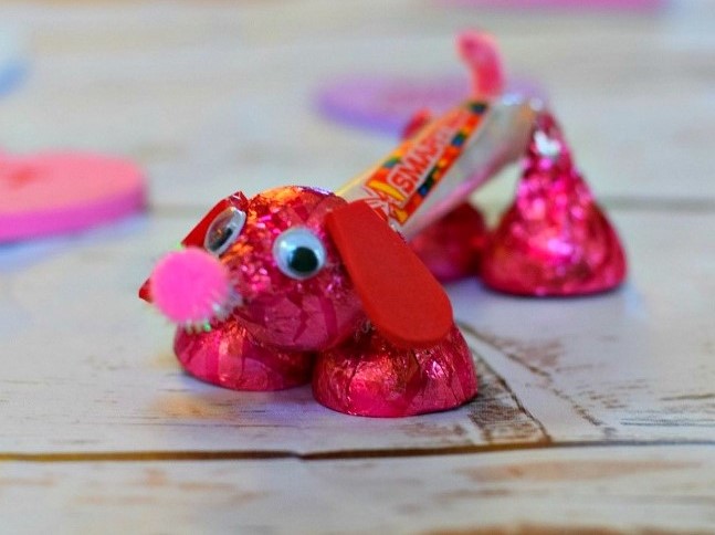 Picture of a Valentine Candy Dog made of Smarties and Hershey Kisses 