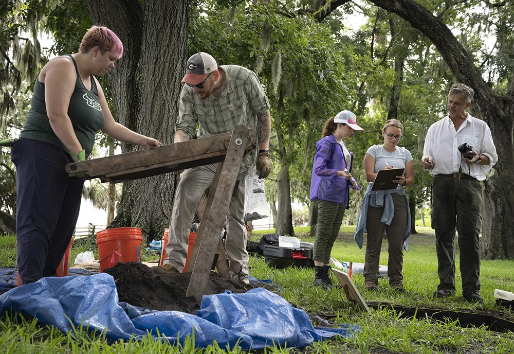 Thomas Pluckhahn and students excavating in Phillipe Park